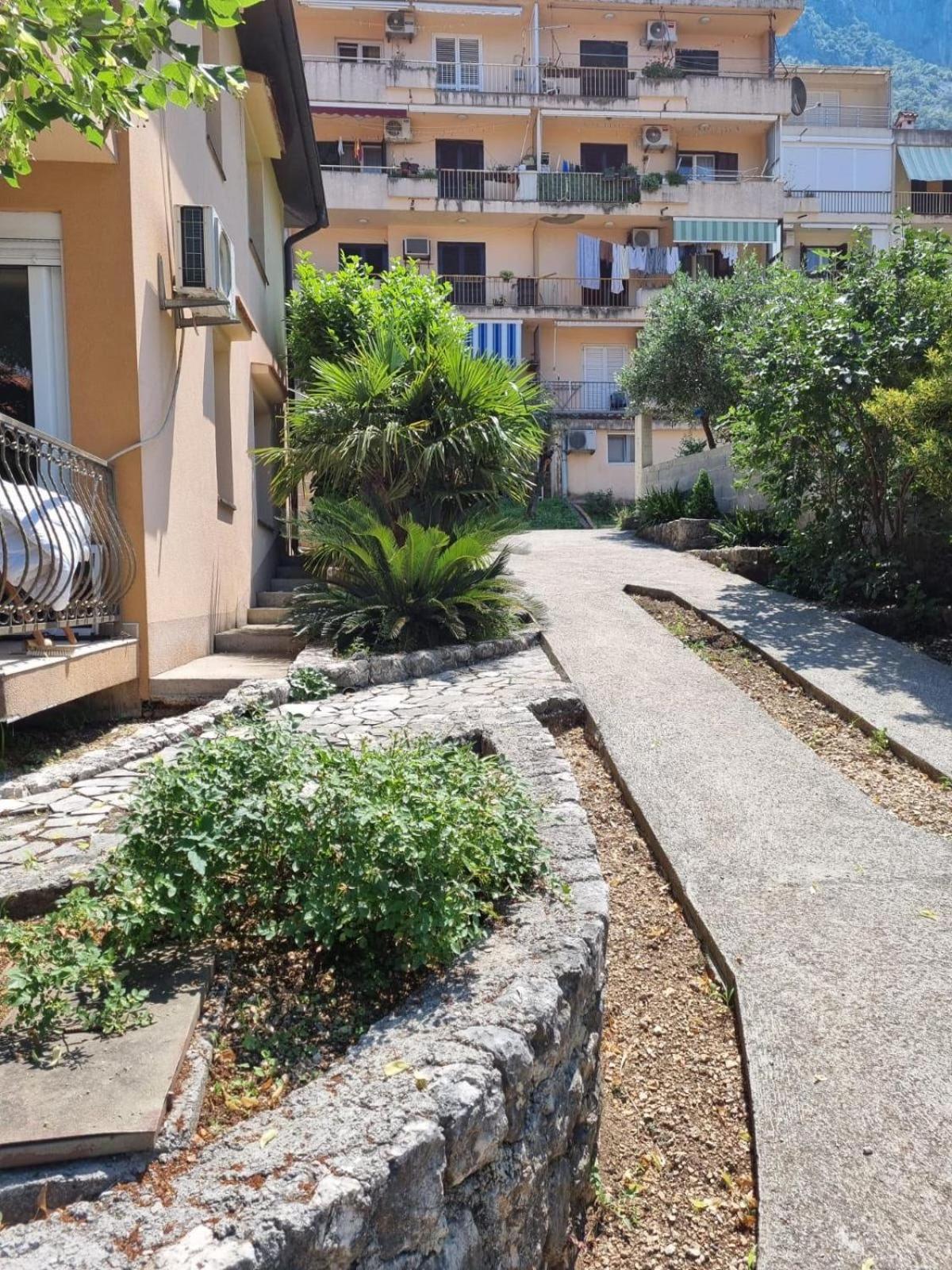 Apartments Luka Kotor Luaran gambar