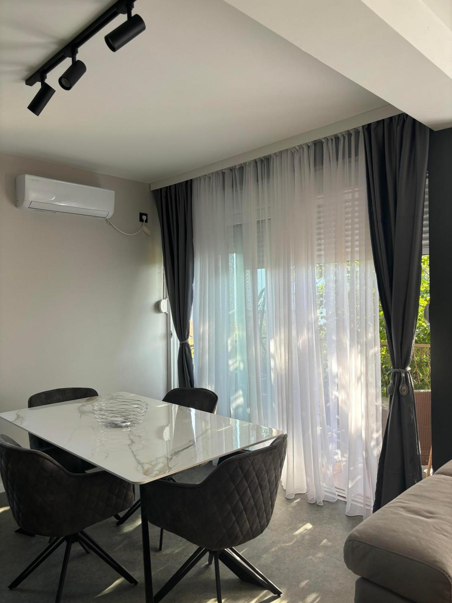 Apartments Luka Kotor Luaran gambar