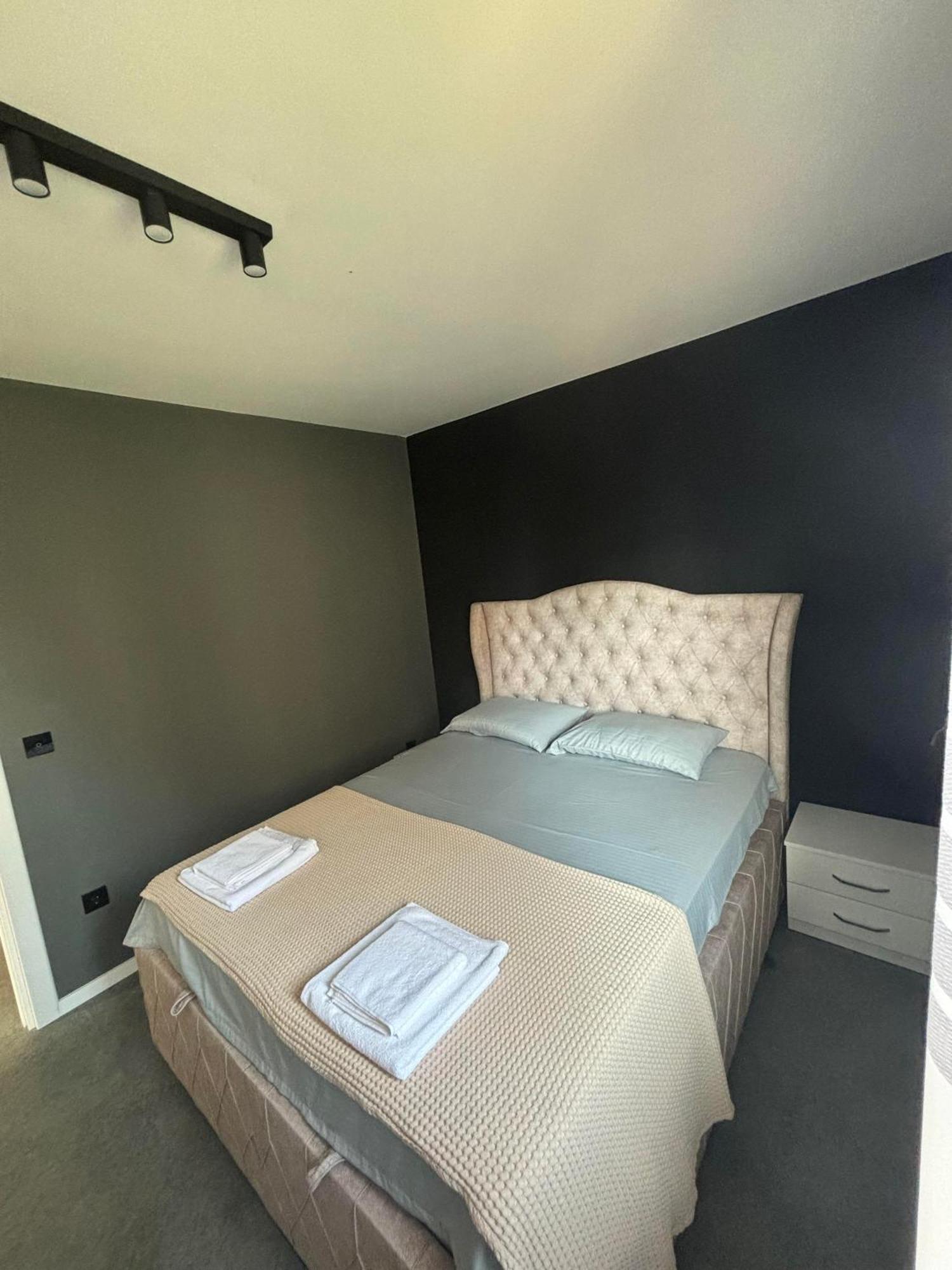 Apartments Luka Kotor Luaran gambar