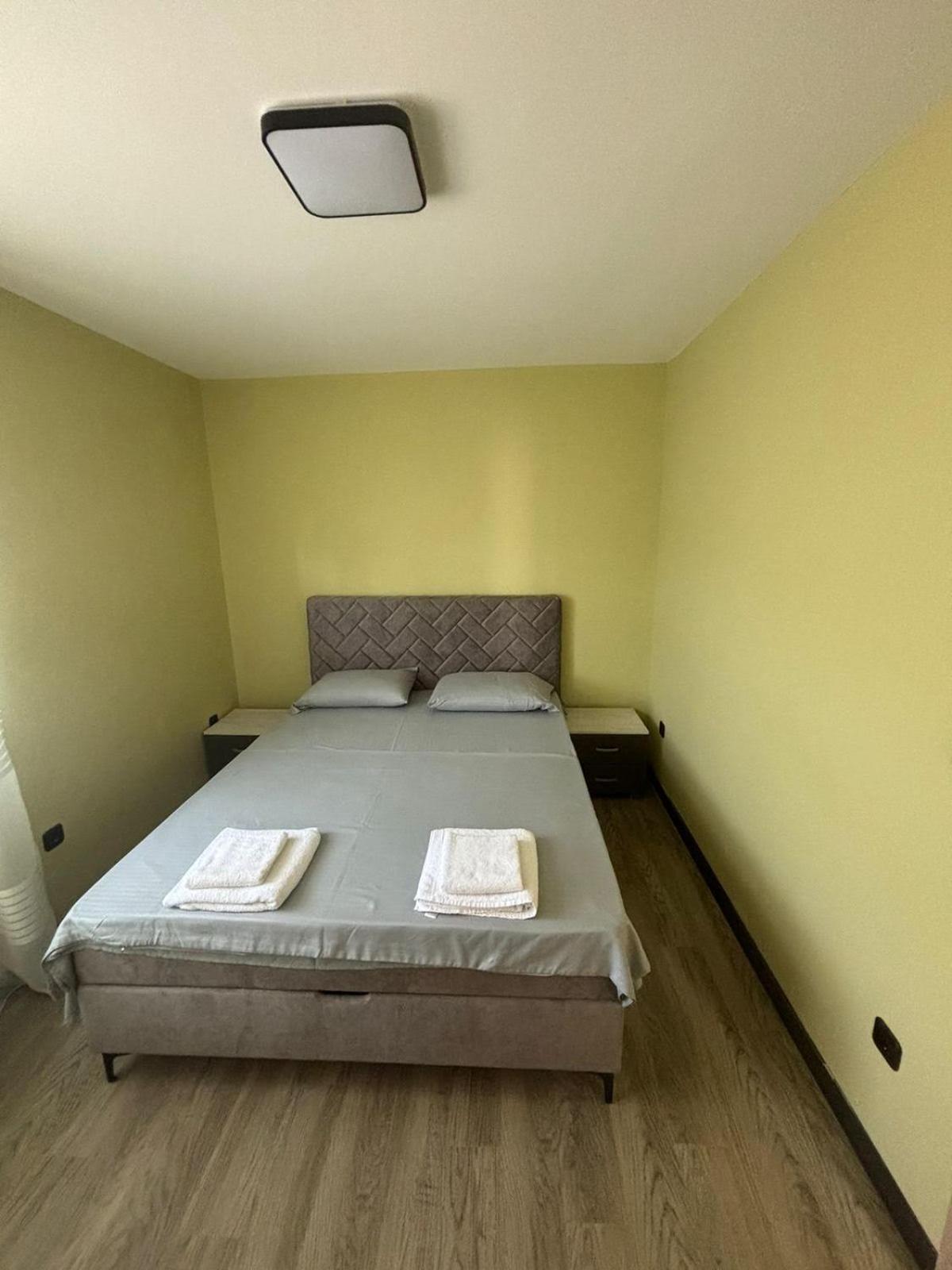 Apartments Luka Kotor Luaran gambar