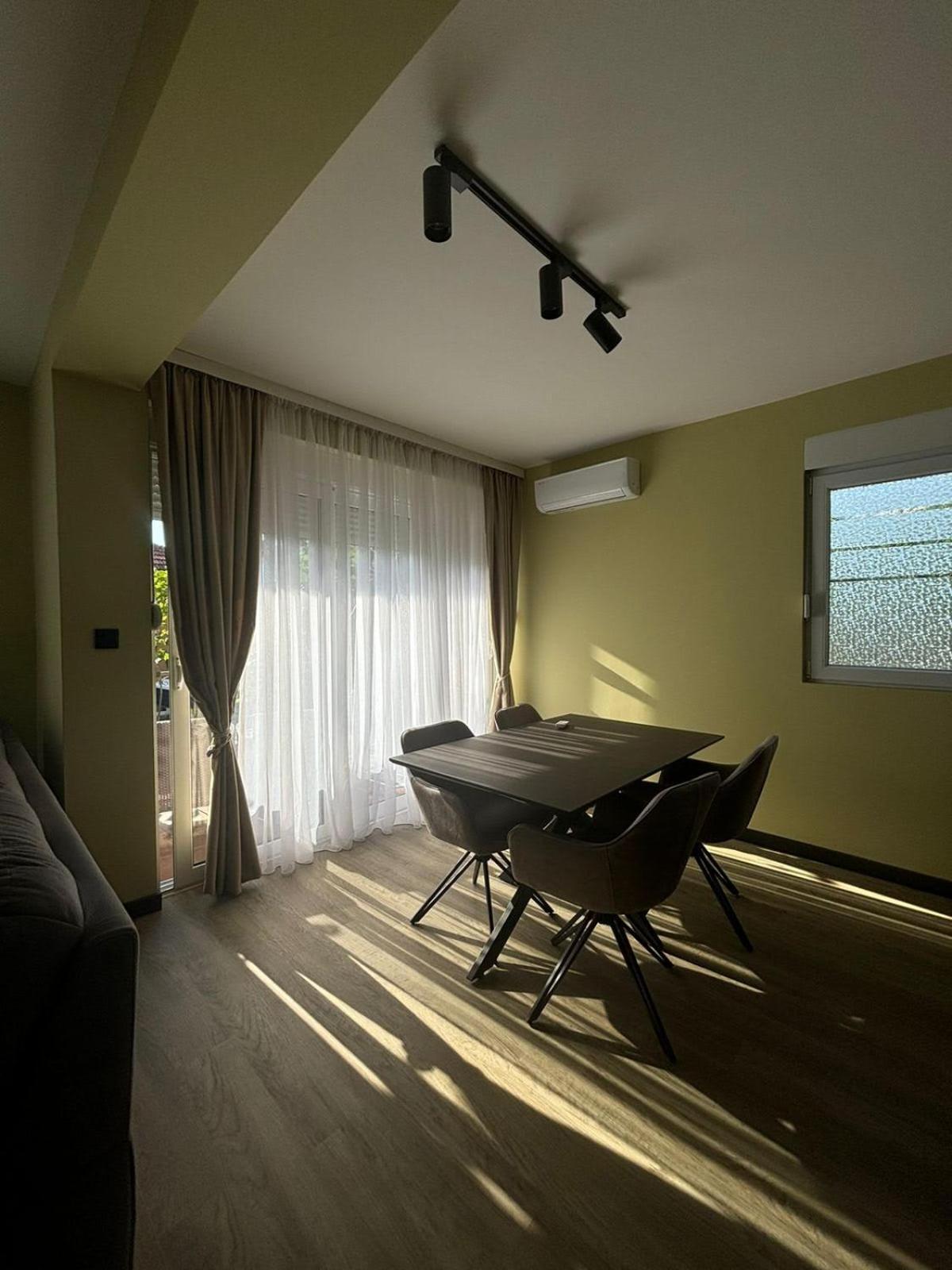 Apartments Luka Kotor Luaran gambar