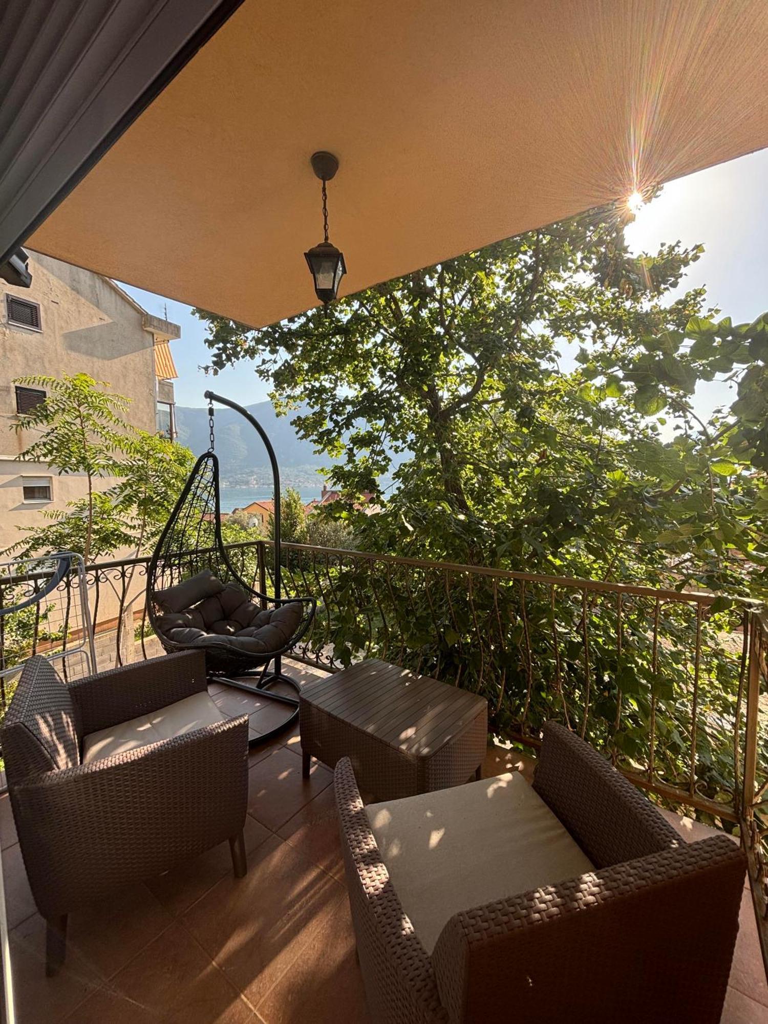 Apartments Luka Kotor Luaran gambar